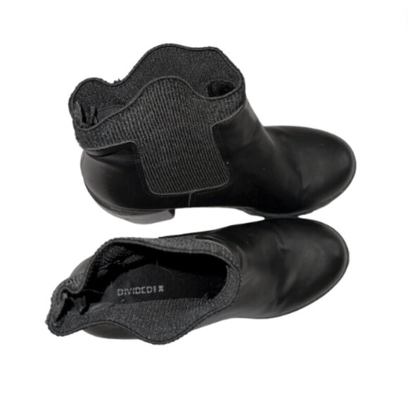 Black Chunky Heeled Booties Round Toes Faux Leather Size 7 - Picture 3 of 5